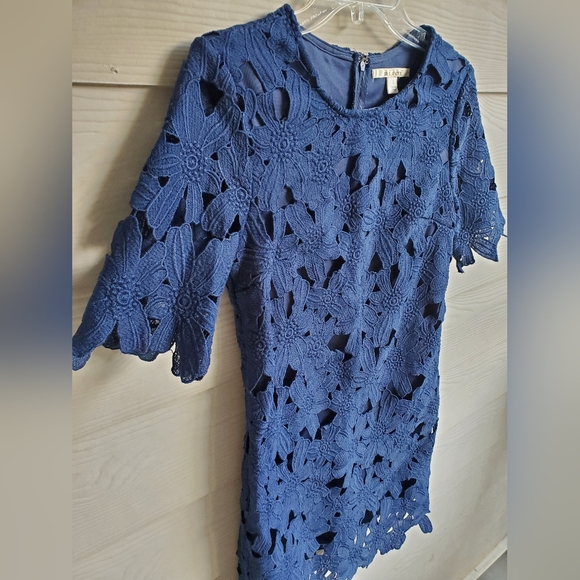 miami by Francesca's Navy Blue Floral Lace Overlay Above-the-knee Sheath Dress - Picture 12 of 16